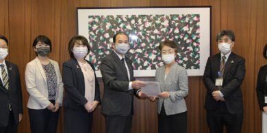 コロナ禍における女性特有の負担軽減に関する緊急申し入れ